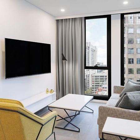 Meriton Suites Melbourne Eksteriør billede A living room