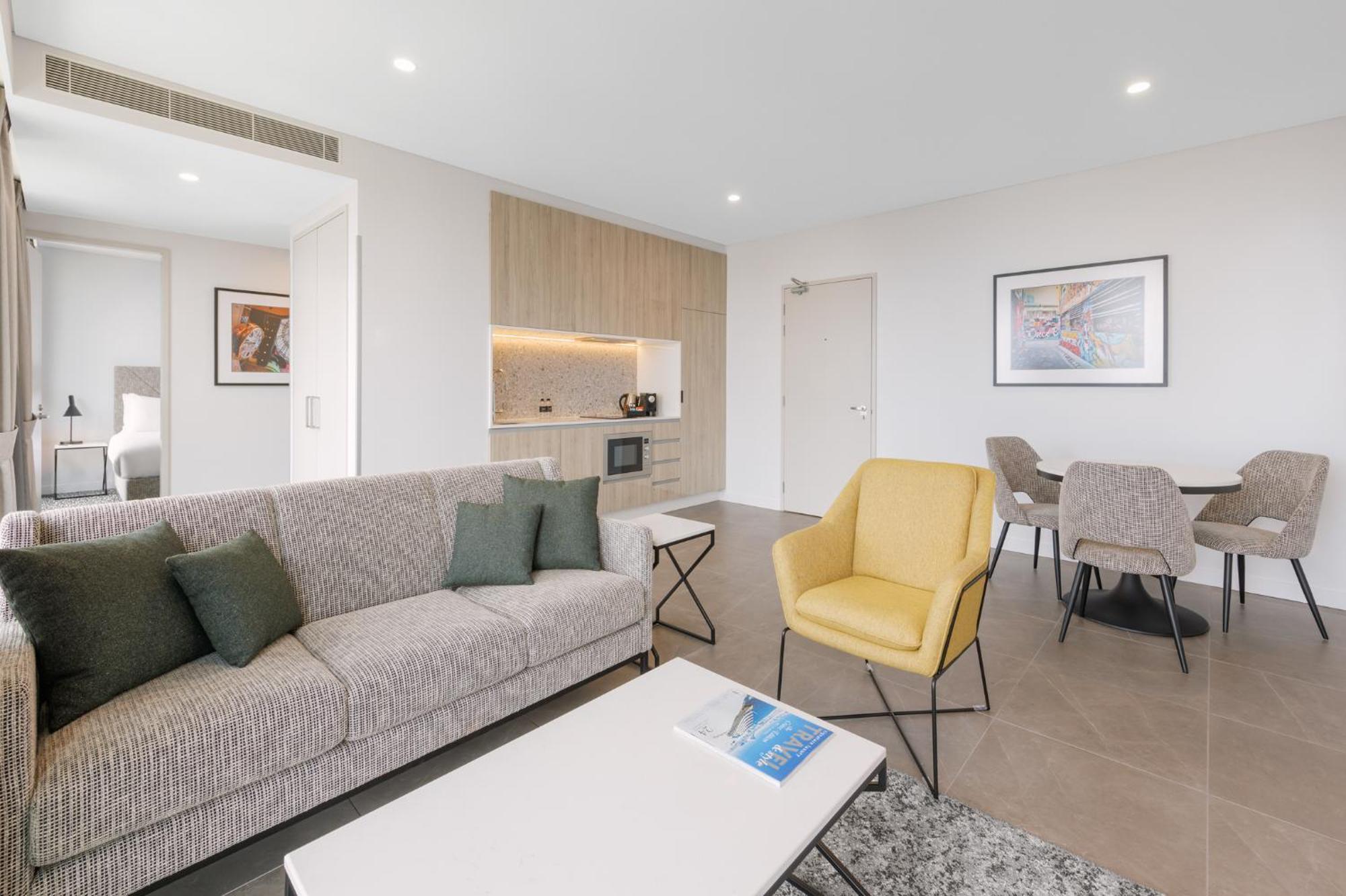 Meriton Suites Melbourne Eksteriør billede A typical apartment at the hotel