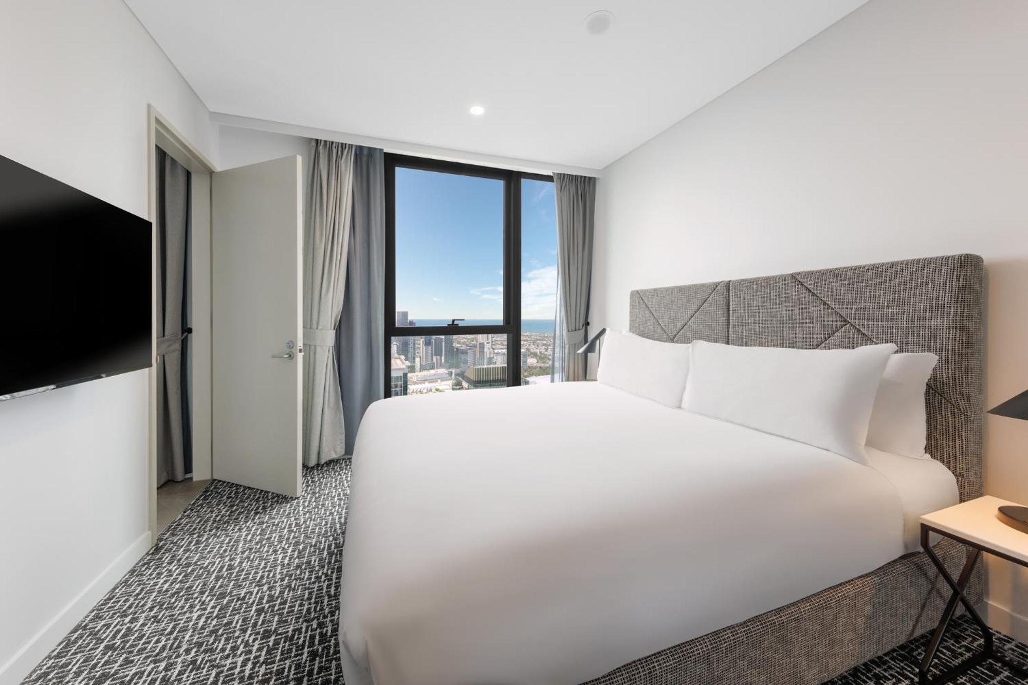Meriton Suites Melbourne Eksteriør billede A bedroom at the hotel
