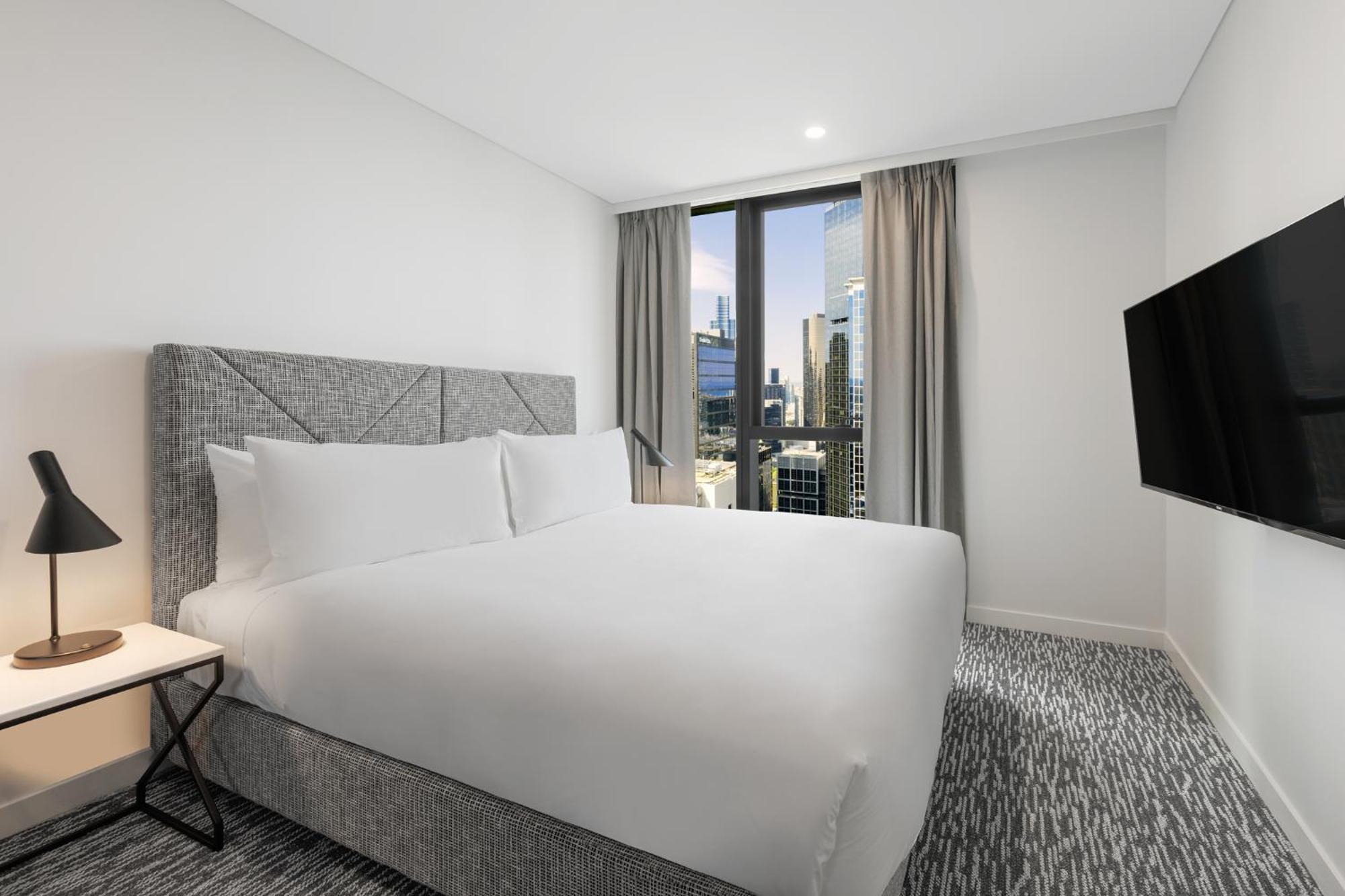 Meriton Suites Melbourne Eksteriør billede A bedroom at the hotel