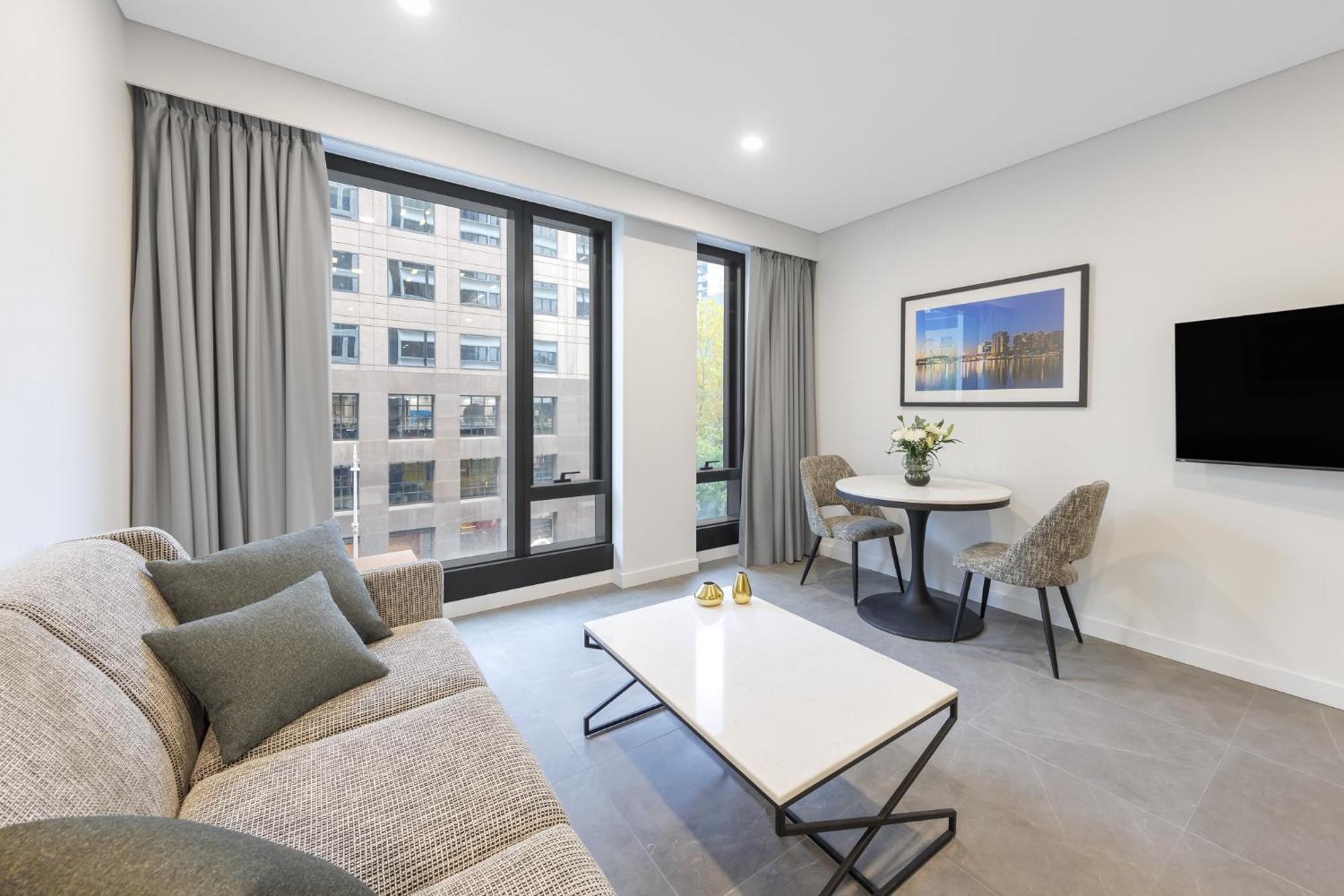 Meriton Suites Melbourne Eksteriør billede A staged apartment at The Standard